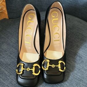 Gucci Black Leather Loafers with Gold Hardware